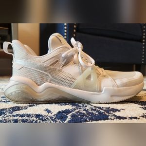Puma size 8 white sneakers